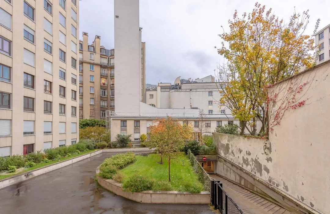 Victor Hugo Flat-1