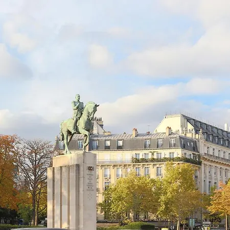 Victor Hugo Flat-2